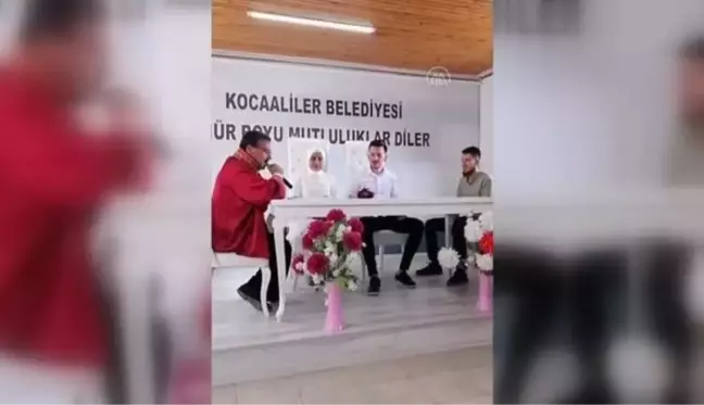 Kızının nikahını kıyan belediye başkanı heyecandan damadın ismini unuttu