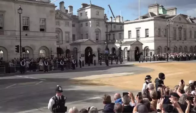 Son dakika haberi | Kraliçe 2. Elizabeth'in cenazesi Buckingham Sarayı'ndan Westminster Hall'a getirildi