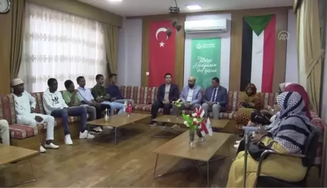 Sudan'da Türkiye Burslarını kazanan öğrencilere uğurlama etkinliği düzenlendi