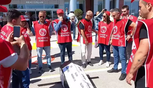 Tez-Koop-İş Sendikası'ndan Omü Rektörlüğü Önünde Tabutlu Protesto