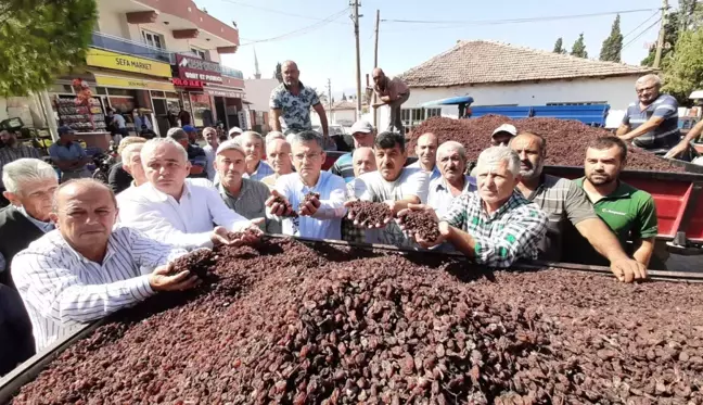 Manisa gündem: Özgür Özel: Manisa'da Afetten 10'a Yakın Köy Etkilendi. Bu Üzümü 20 Liranın Altında Olmadan Derdinizi Çözecek Şekilde Almaları Lazım