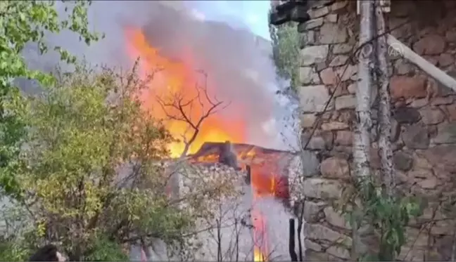 Artvin haberleri... Yusufeli'ndeki yangında 4 katlı bina kullanılamaz hale geldi