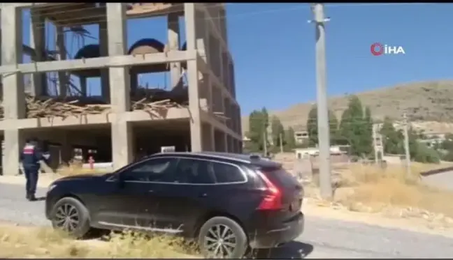 Cami inşaatında iskele çöktü : 1'i ağır 4 işçi yaralandı