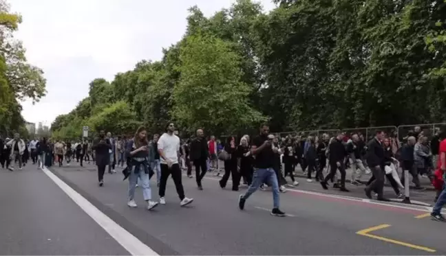 Hyde Park'ta cenaze töreni için dev ekranlar kuruldu