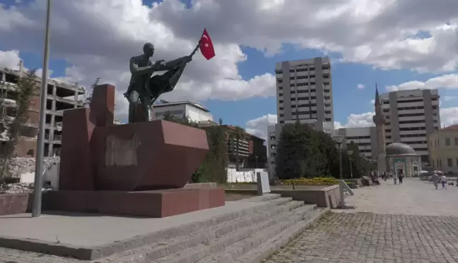 İzmir haberi | Hırsızlar, İzmir'deki İlk Kurşun Anıtı'nın Rölyefini Çalmak İstedi