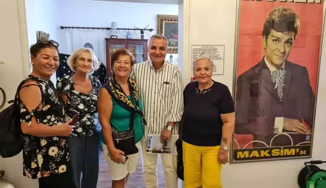 Sanat Güneşi Zeki Müren'in evine ziyaretçi akını