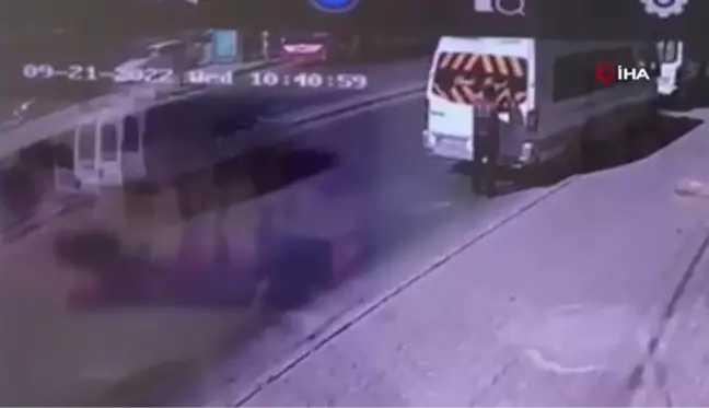 İki aracın arasında kalan adam hayatını kaybetti