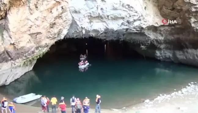 Türkiye'nin en uzun yeraltı gölüne ziyaretçi akını