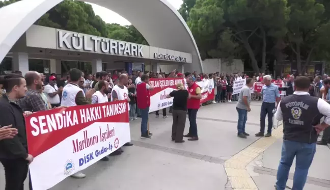 İzmir haberleri! İzmir'de İşten Atılan Sigara Fabrikası İşçileri Eylemde: 