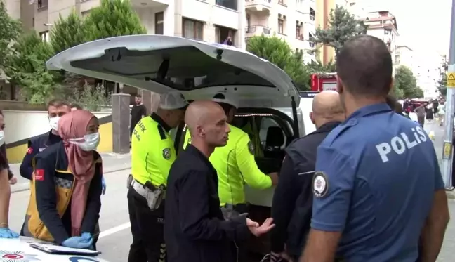 Kadıköy'de direğe çarpan otomobil yan yattı: 1 yaralı