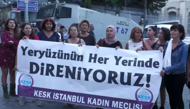 Son dakika haberi! Kesk Üyesi Kadınlar, Masha Amini'nin Ölümünü İran Başkonsolosluğu Önünde Protesto Etti