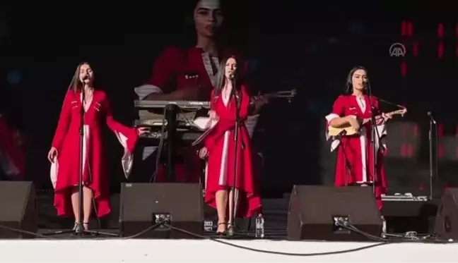 4. Dünya Göçebe Oyunları'nda Gürcü müzik grup Trio Mandili konser verdi