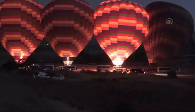 Kapadokya'da vadi, kanyon ve yamaçlar fotoğraf çektirenlere doğal dekor oluyor