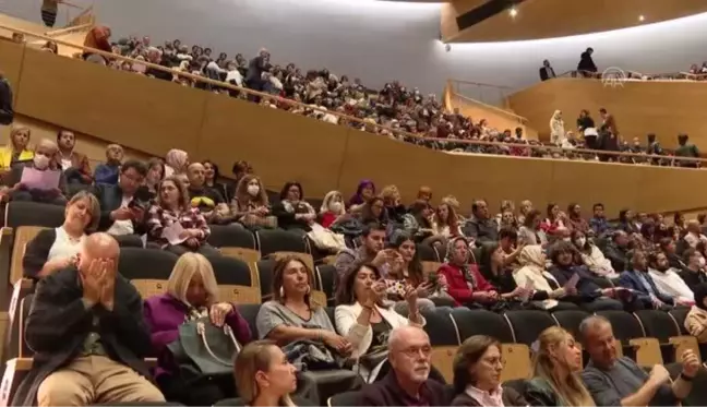 Bakan Ersoy, tenor Murat Karahan ve soprano Kristine Opolais'in konserini izledi