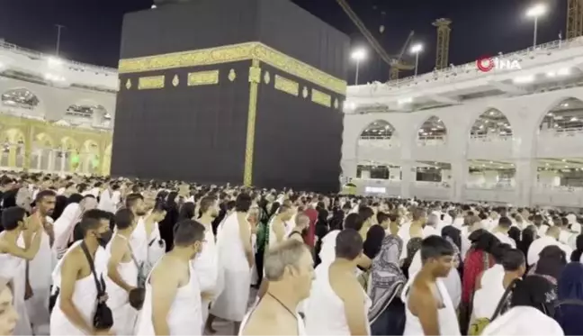 Kabe'ye akınMübarek toprakları ziyaret aşkı ile yanan yüz binler, 3 yıllık hasretin ardından akın akın Kabe'ye ve Peygamber Efendimizin kabrine...