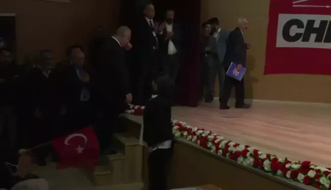 Ankara Keçiören'de 95 Yaşındaki Ayşe Çakır, CHP'ye Üye Oldu