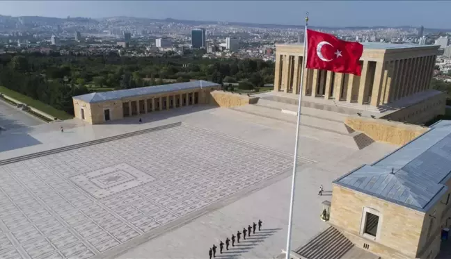 10 Kasım'da bayrak asılır mı?