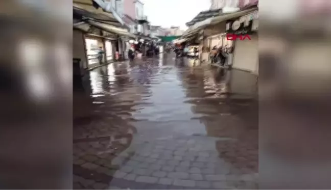 SAĞANAK YAĞMUR İZMİR'DE ETKİLİ OLDU, TARİHİ KEMERALTI ÇARŞISI'NI SU BASTI -2