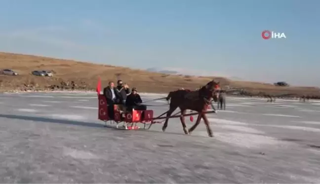 Çıldır Gölü'nde hafta sonu yoğunluğu