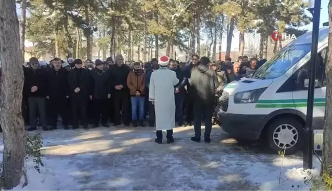 Depremde hayatını kaybeden 8 kişi Konya'da defnedildi