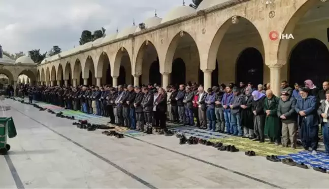 Depremde hayatını kaybedenler için Şanlıurfa'da gıyabi cenaze namazı