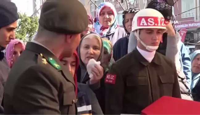 Depremde Hatay'da hayatını kaybeden üsteğmen memleketi Giresun'da son yolculuğuna uğurlandı