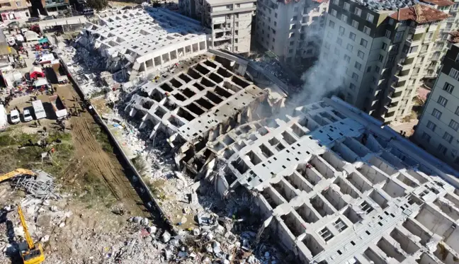 Depremde yıkılan binalarla ilgili tutuklu sayısı 203'e yükseldi! Rönesans Rezidans'ın yurt dışındaki ortağı için kırmızı bülten ve iade talebi