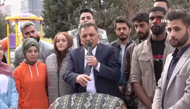 Burdur'da mahalle sakinleri 25 depremzedeye ev kurarak sıcak bir yuva sağladı