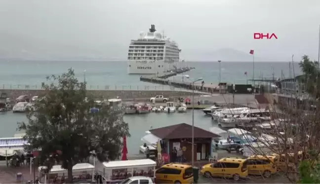 LÜKS GEMİ ALANYA'YA DEMİR ATTI