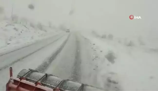 Tunceli-Erzincan arası zincirsiz tırlara kapatıldı