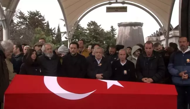 Sanatçı Köksal Engür Üsküdar'da son yolculuğuna uğurlandı