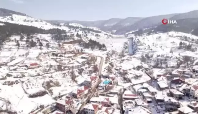 Sındırgı'da kar yağışı etkili oldu