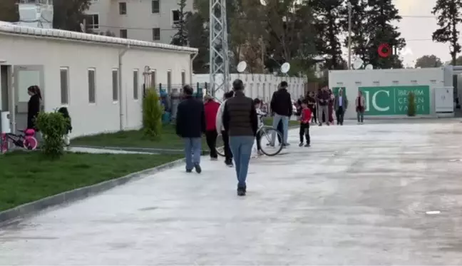 İçişleri Bakanı Süleyman Soylu, İskenderun'da depremzedelerle iftarda buluştu