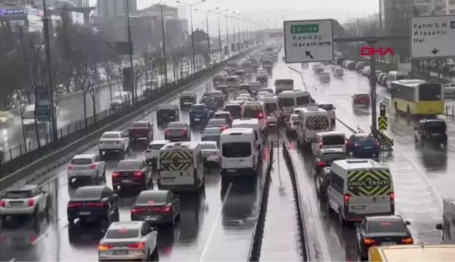 İSTANBUL'DA TRAFİK YOĞUNLUĞU YÜZDE 87'YE ULAŞTI