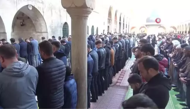 Adalet Bakanı Bozdağ Şanlıurfa'da bayram namazı kıldı