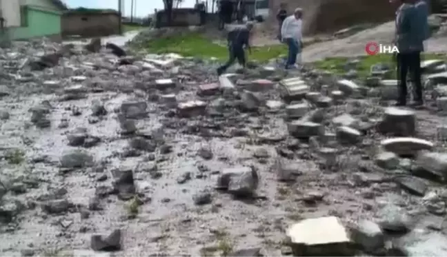 Diyarbakır'da sağanak ve fırtına sonrası minareler yıkıldı, çatı uçtu