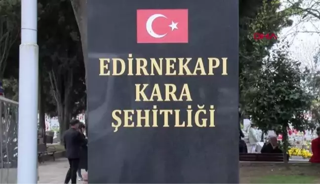 EDİRNEKAPI ŞEHİTLİĞİ'NDE BURUK BAYRAM