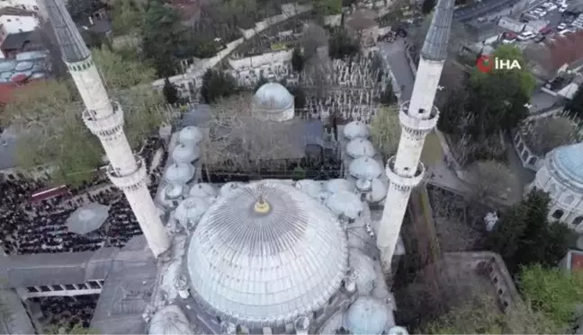 Eyüp Sultan Camii'nde bayram coşkusu böyle görüntülendi