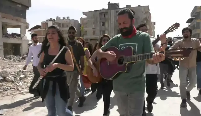 Antakya'da Müzisyenler Şarkılar Eşliğinde Yürüdü: 