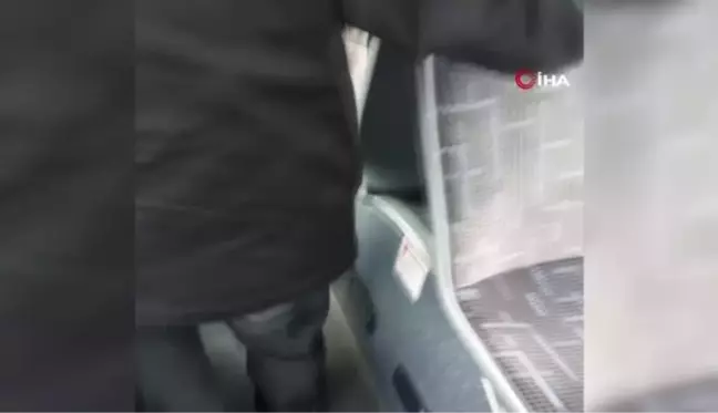 Metrobüs arızalanınca vatandaşlar yürümek zorunda kaldı