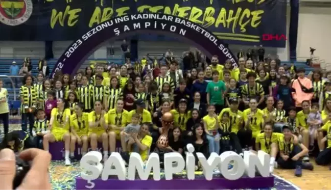 SPOR Fenerbahçe Alagöz Holding şampiyonluk kupasını aldı