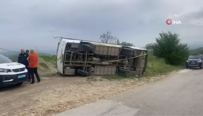 Bursa'da servis midibüsü ile hafriyat kamyonu çarpıştı: 23 yaralı