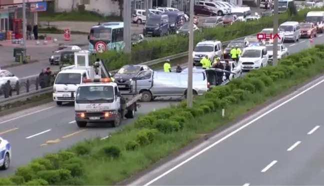 RİZE'DE TIR'A ÇARPAN MİNİBÜSÜN SÜRÜCÜSÜ YARALANDI