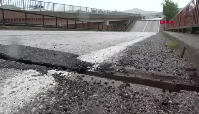 BALIKESİR'DE SAĞANAK SELE DÖNDÜ; AYAĞI AŞINAN KİLLE KÖPRÜSÜ ÇÖKTÜ