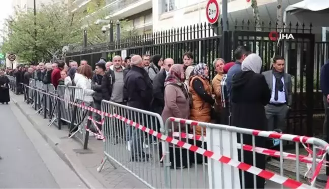 Fransa'daki Türk vatandaşları Cumhurbaşkanlığı seçimi için sandık başında