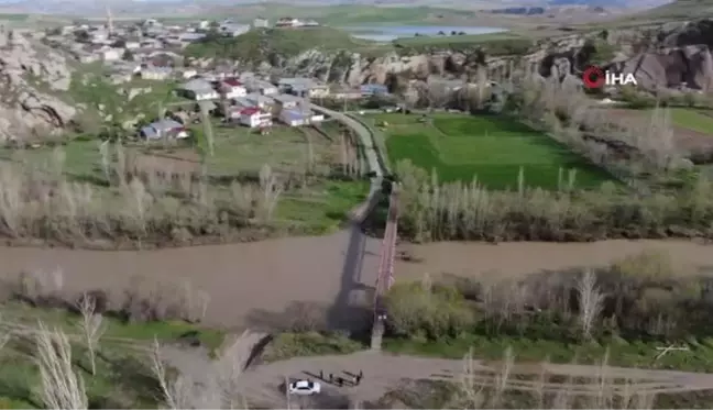 Hasar gören köprü nedeniyle yolları 10 kilometre uzadı