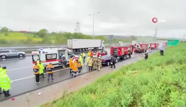 Tuzla'da kazaya müdahale eden itfaiye ve sağlıkçılara otomobil çarptı