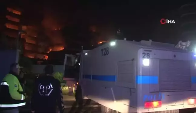 İzmir'de Folkart Sitesi'nde büyük yangın devam ediyor