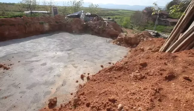 Elazığ'da deprem mağduru aile, 3 yıldır yeni evlerinin yapılmasını bekliyor