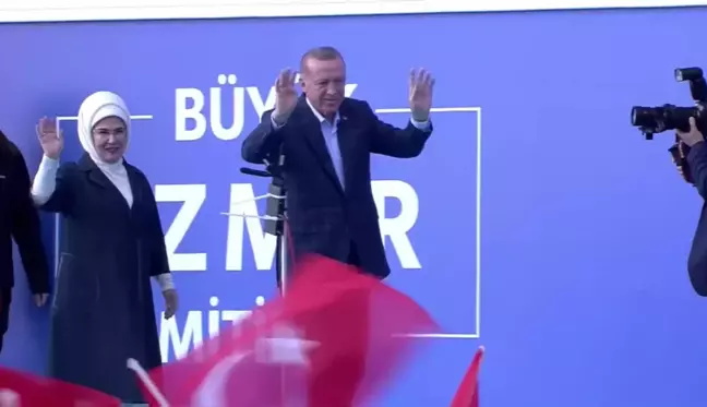 Erdoğan: İzmir'in Dağlarında Açan Çiçekleri Babalarının Malı Sanarak Sağa Sola Peşkeş Çekenlere Verilecek En Güzel Cevap, İzmirlinin Sandıkta Kendi...